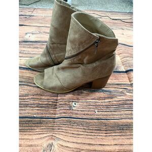 White Mountain Women's Size 10 Stone Tan Peep Toe Ankle Boots Block Heel Shoe A